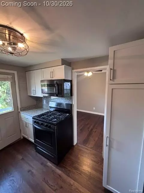 Entry Way - 1722 Graefield Rd Apt Rd #46, Birmingham, MI 48009 photo 1 of 4