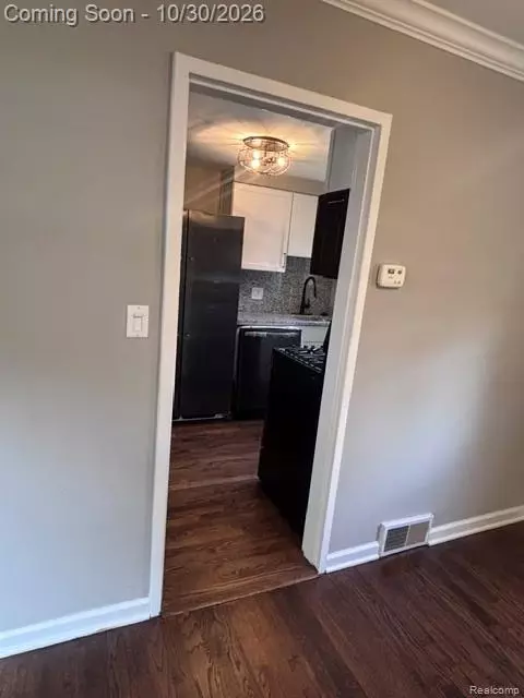 Entry Way - 1722 Graefield Rd Apt Rd #46, Birmingham, MI 48009 photo 2 of 4