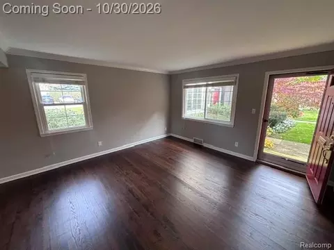 Living - 1722 Graefield Rd Apt Rd #46, Birmingham, MI 48009 photo 4 of 5