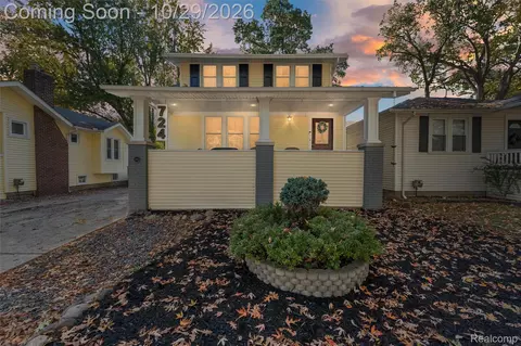 724 Gardenia Ave, Royal Oak, MI 48067