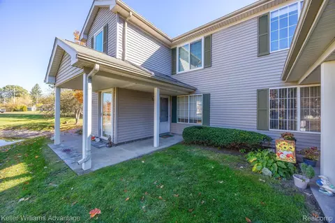 5020 Amhurst Ct Apt Ct #38, Waterford, MI 48327