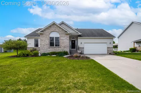 274 Creekwood Cir, Linden, MI 48451
