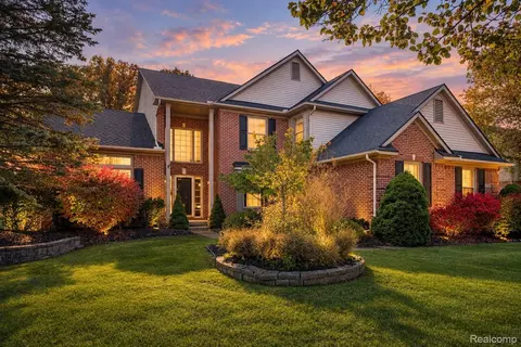 47645 River Woods Dr, Canton, MI 48188