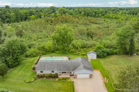 2000 Matthew St, Commerce, MI 48390