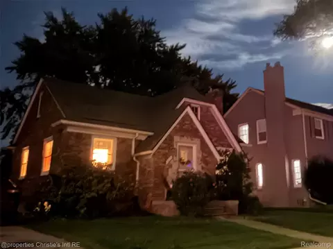 422 Manor St, Grosse Pointe Farms, MI 48236