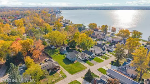138 Welfare Blvd, Walled Lake, MI 48390