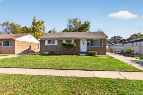 5850 Harrison St, Garden City, MI 48135