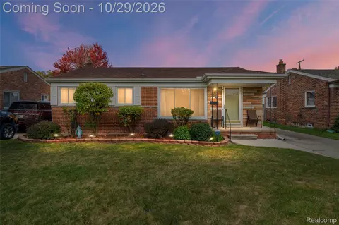 30031 Rosebriar St, Saint Clair Shores, MI 48082