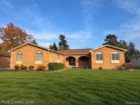 4572 Bonniebrook Dr, Troy, MI 48098