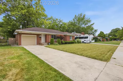 20310 Woodside St, Harper Woods, MI 48225