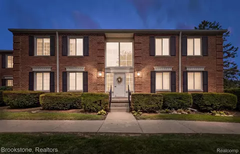 775 E Fox Hills Dr U Dr, Bloomfield Hills, MI 48304