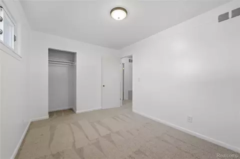 Bedroom - 22556 Masch Ave, Warren, MI 48091 photo 4 of 6