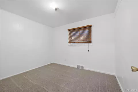 Bedroom - 22556 Masch Ave, Warren, MI 48091 photo 5 of 6