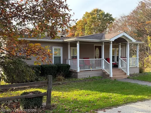 5057 Skelton Rd, Deerfield, MI 48421