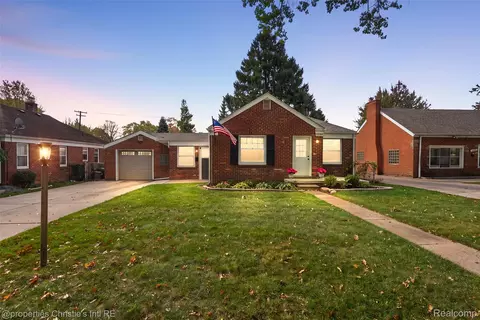 22100 Oconnor St, Saint Clair Shores, MI 48080