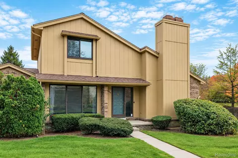 1703 S Hill Blvd, Bloomfield Hills, MI 48304