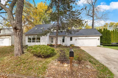 6724 Grassland Ave, West Bloomfield, MI 48324