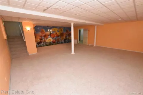 River Ridge Restaurants 519 River Ridge Dr, Waterford, MI 48327 | MLS# 20261087423 | 36 Photos ...