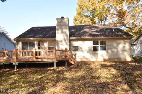 River Ridge Restaurants 519 River Ridge Dr, Waterford, MI 48327 | MLS# 20261087423 | 36 Photos ...