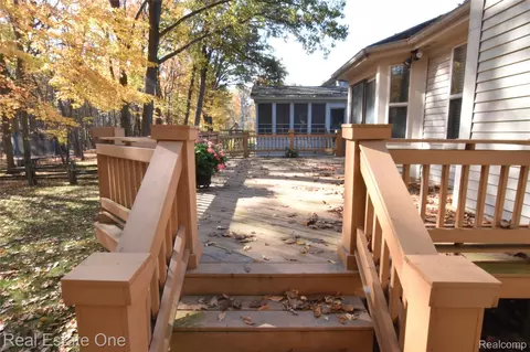 River Ridge Restaurants 519 River Ridge Dr, Waterford, MI 48327 | MLS# 20261087423 | 36 Photos ...