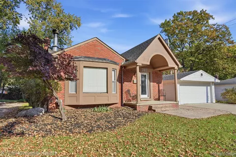 702 Butternut Ave, Royal Oak, MI 48073