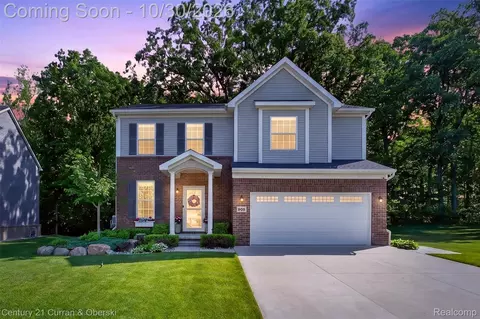 905 Jennifer Ct, South Lyon, MI 48178