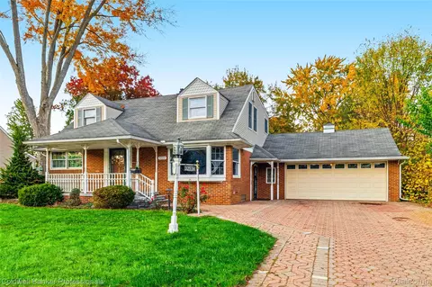32534 Rosslyn Ave, Garden City, MI 48135