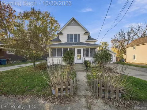 206 S Saginaw St, Montrose, MI 48457