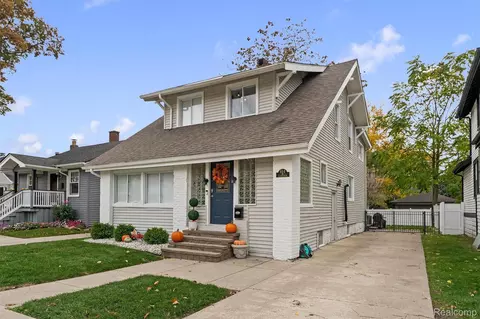 614 E Farnum Ave, Royal Oak, MI 48067