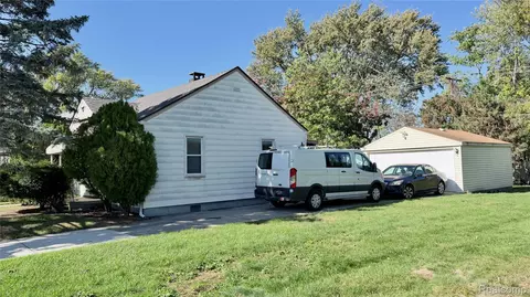 8235 Chapp Ave, Warren, MI 48089 photo 2