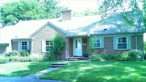 417 Chalfonte Ave, Grosse Pointe, MI 48236 photo 1