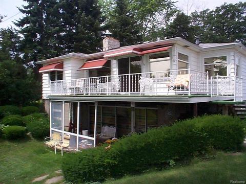 1413 River Rd, Saint Clair, MI 48079 photo 1