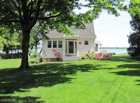 29707 E River Rd, Grosse Ile, MI 48138 photo 1
