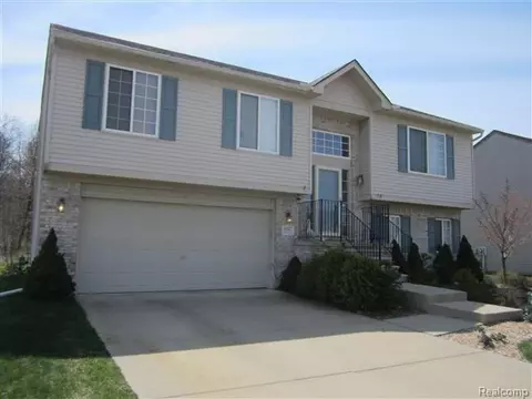 38167 Mcdonald Dr, Romulus, MI 48174 photo 1