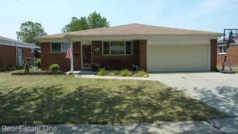 31457 Rosenbusch Dr, Warren, MI 48088 photo 1