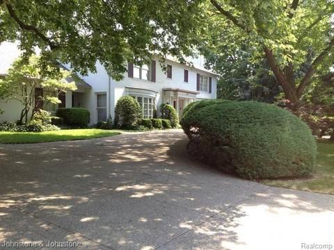 40 Stonehurst Rd, Grosse Pointe Shores, MI 48236 photo 1