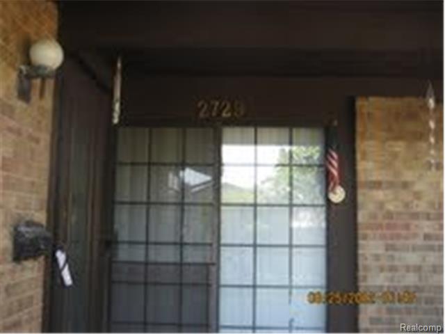 2729 Roundtree Dr, Troy, MI 48083 photo 1
