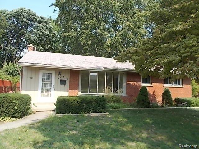 36916 Pinewood Rd, Wayne, MI 48184 photo 1