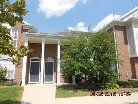 16366 Chatham Dr, Macomb, MI 48044 photo 1