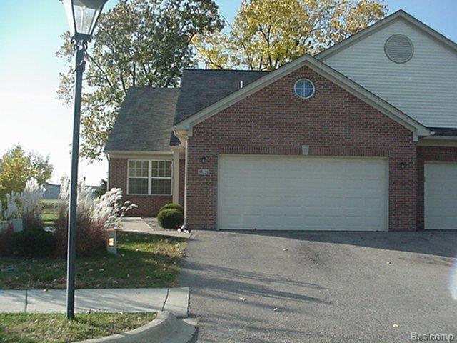 33220 Forest Park Dr, Wayne, MI 48184 photo 1