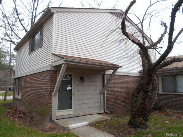 27057 Farmbrook Villa Dr, Southfield, MI 48034 photo 1