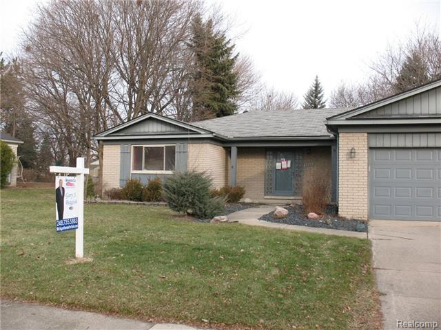 3840 Gate Dr, Troy, MI 48083 photo 1