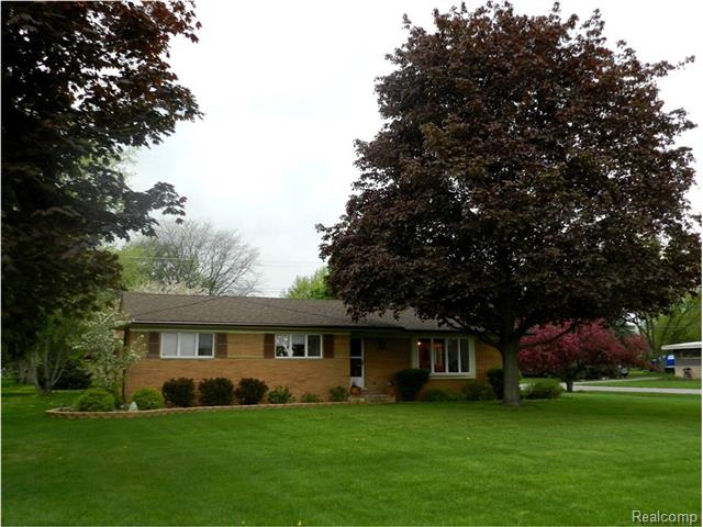 5599 Wright Dr, Troy, MI 48098 photo 1