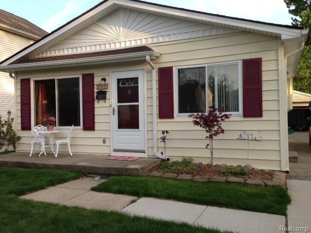 352 E Baker Ave, Clawson, MI 48017 photo 1