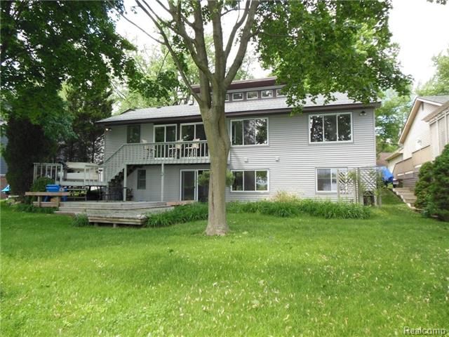 3255 Adele Ter, Commerce Township, MI 48382 photo 1
