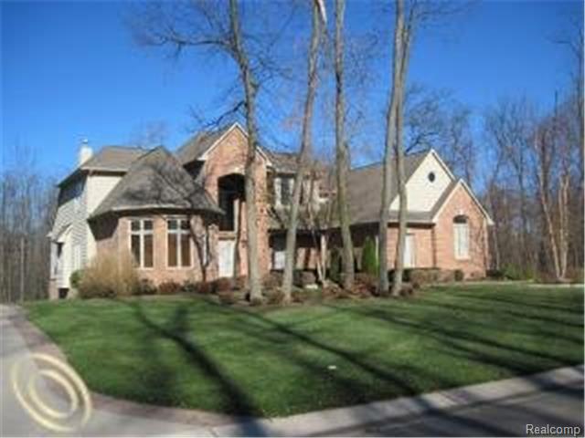 1880 Cedar Bend Dr, Commerce Township, MI 48382 photo 1