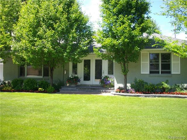 1489 E Maple Rd, Birmingham, MI 48009 photo 1