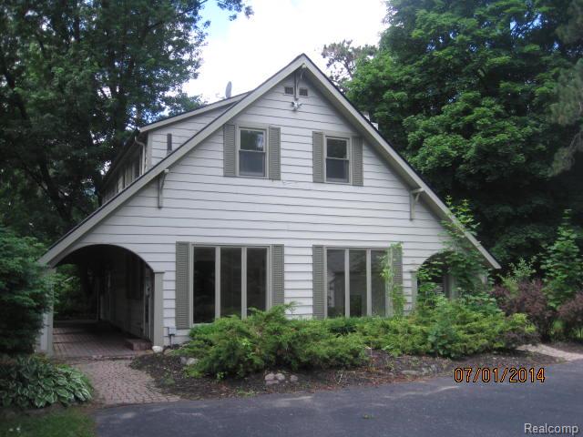 8760 Wise Rd, Commerce Township, MI 48382 photo 1