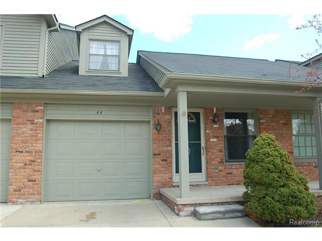 44 Maplegrove Dr, Clawson, MI 48017 photo 1