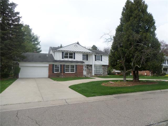 33651 Oak Point Cir, Farmington, MI 48331 photo 1
